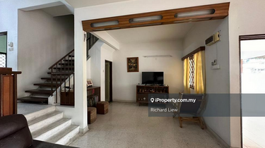 High Ceiling & Nice Location 1