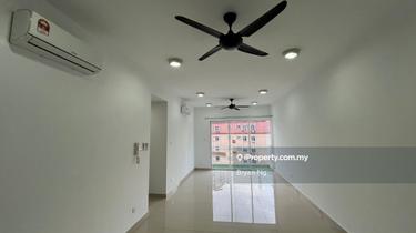 Freehold , 2 Car Park , Kept Well Conditions , Kitchen Cabinet  1