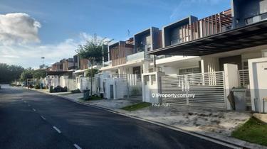 A home with a view and enjoy peaceful moments overlooking the garden 1