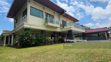 Flat land bungalow with private lift 1