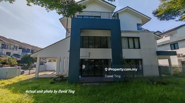 Meadows 3 Storey Corner House Gated Guarded Good location & Condition 1