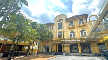 Luxury Bungalow with lake view 1