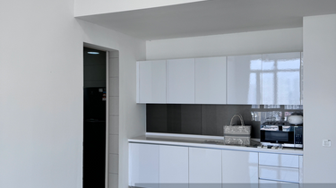 Condo specialist! Viewing anytime! 1