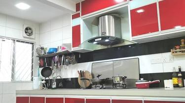 Well Maintained Freehold Double Storey Terrace, 24-hours Security 1