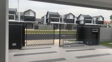 Ready move in freehold semi d from rm1.2mil plus 1
