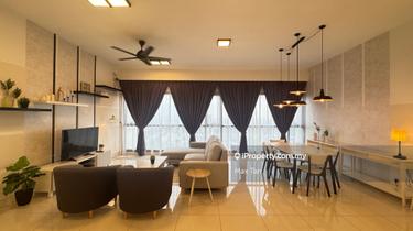 Fully Furnished Unit for Sale (3 Car Parks) - Golf & Lake View 1