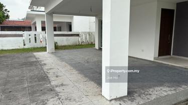 3 storey Bungalow House Sg Long 1
