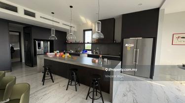 Luxury Renovated Unit with Private Lift in Prime Location 1
