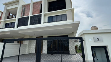 Puchong Hilltop Freehold 3 Storey Semi-D with Rooftop Garden 1