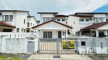 Semi D Flat Land Amberley, Shopping mall nearest 1