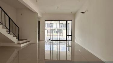 Bandar bukit raja Nadira  1