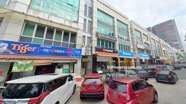 Worth Buy Bandar Puteri 4 Storey Shop, Worth to Invest, Prime area 1