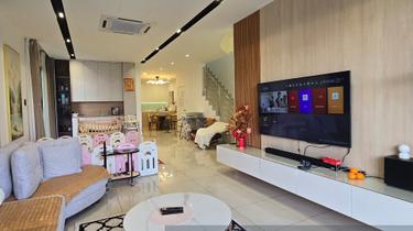 2.5 Storey Cluster with modern renovation! grabit while it last! 1