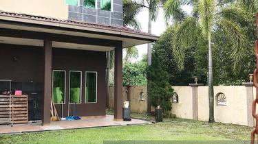 Corner Two Storey Semi Detached Jalan Kristal Seksyen 7 Shah Alam 1