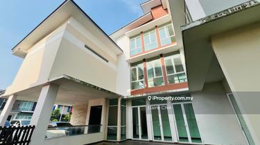 Brand new 2.5 sty bungalow at the most prestigious address  1