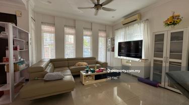 3 Storey house with large courtyards and gardens 1