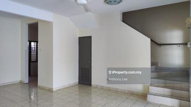 Double storey house Tmn Putra Prima Puchong rumah 20x70 Freehold 1