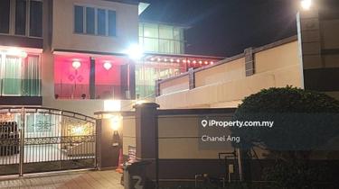 Redang Villa Tmn Molek Corner unit 2.5 Storey Semi Detached  1