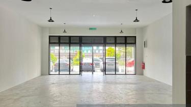 Ground floor and limited lot, facing main road, walkable to icc pudu 1