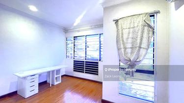 24hr Security guard / 2 Storey End Lot / With Land 10 ft 1
