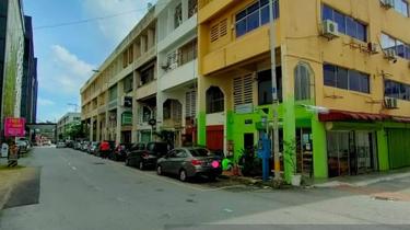 Good location easy parking nearby Atria mall 1