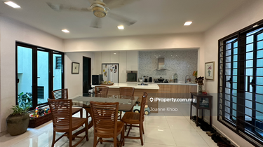 Stunning 2 storey Terrace house with huge Garden 1