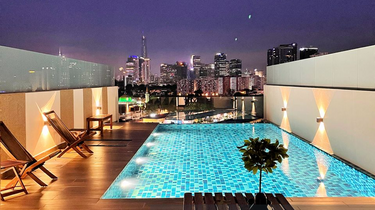 Rare Designer Townhouse with Superb Conditions & Views 1
