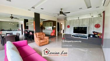Beautiful Golf View Bungalow House in Kota Kemuning Hills for Sale 1
