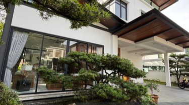 Modern Tropical Home 1