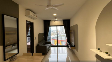 Spacious and comfy room, Nice city view. Many units on hands 1