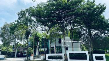 Beautiful Bungalow in Cyberjaya with Swimming Pool and Full Furnished 1