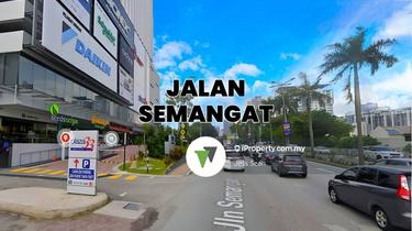 Surrounded by malls, banks, F&B etc ! Prime area ! 1