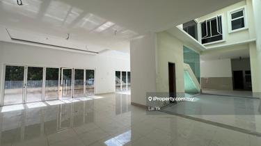 Short drive to Sunway Pyramid, Sunway & Monash University 1
