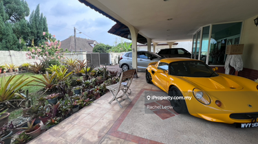 1.5 storey renovated bungalow with big garden. Compound parks 5 cars! 1