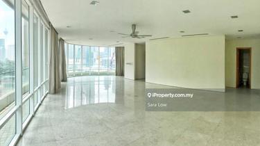 Large size unit with Private Lift, Balcony with KLCC Twin Tower view! 1