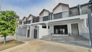 Modern 2-Storey Terrace Home in Serenia Anisa, Serenia City 1