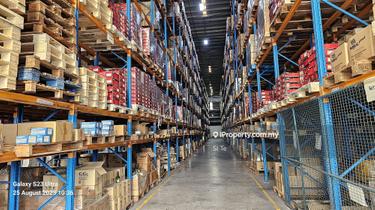 Warehouse with racking & loading bays 1