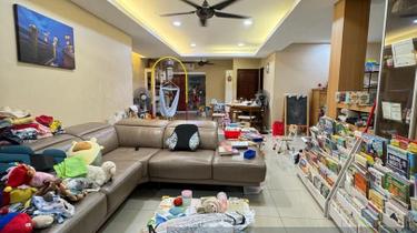 Ground floor ,Extended Kitchen, Fully Renovated, Corner Unit  1