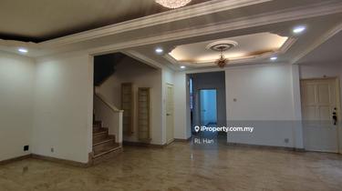 End lot with land -  2 Storey House for Sale at Usj 20 Subang Jaya 1
