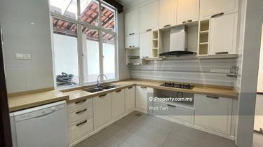 Beverly heights freehold semid. renovated and well kept. good unit 1