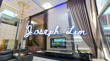 Freehold Spacious Bungalow Perfect for a Big Family 1