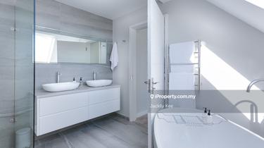 Private High End Residential, Spacious Layouts, 2 Min To Mid Valley! 1