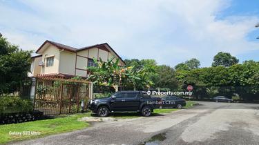Spacious corner linkhouse for sale in quiet neighbourhood 1