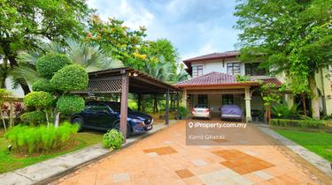Facing greenery and spacious land must view! 1