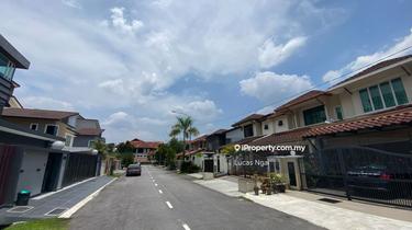 Renovated Bk 6b 2sty corner house / big garden / lots parking space 1