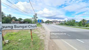 Road side, spacious, located at the entrance of Sg Choh 1