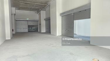 Retail shop facing main road available for rent 1