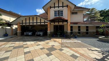 Large bungalow with dual entrance 1