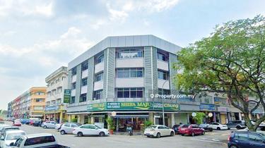 Rare big 4 storey corner shop with high roi For Sale @ Petaling Utama 1