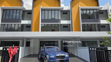 Privacy Road, Flat Land, 3 Sty on Ground 1
